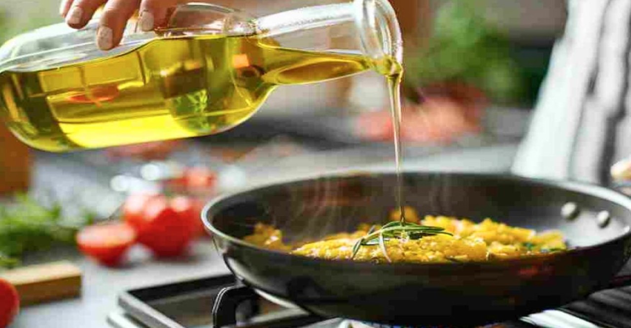 যে তেলের রান্না খেলে নিয়ন্ত্রণে থাকবে কোলেস্টেরল