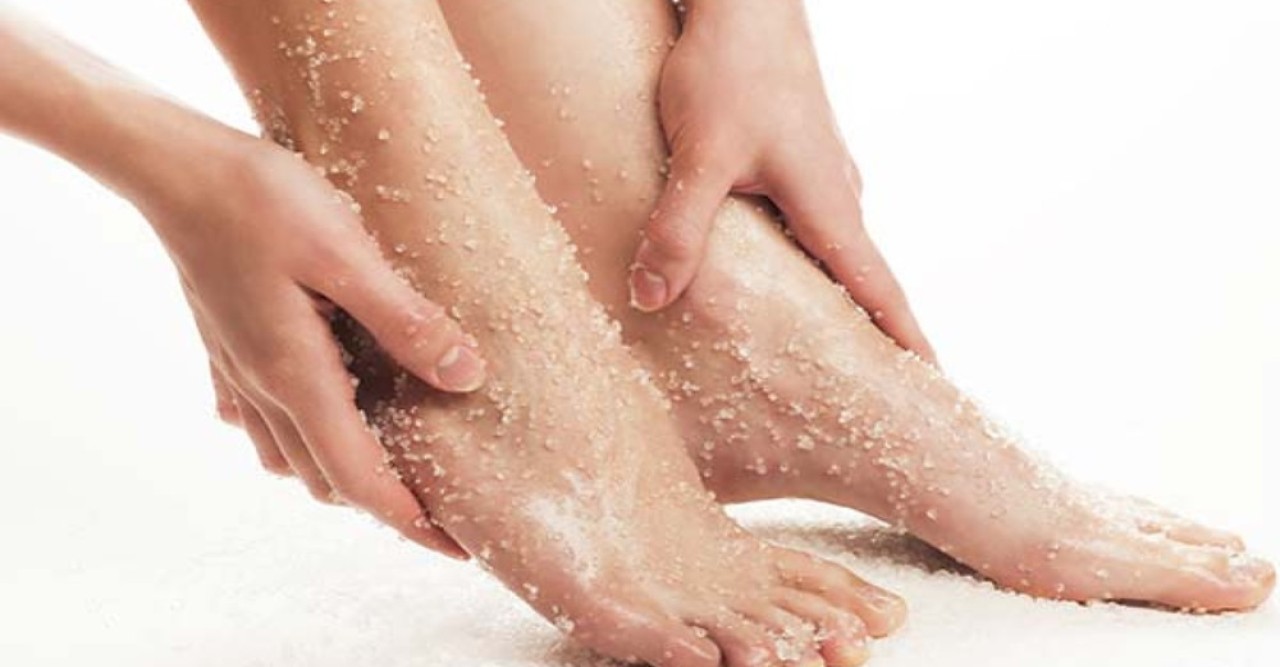 পায়ের কালচে দাগ দূর করার কয়েকটি ঘরোয়া পদ্ধতি