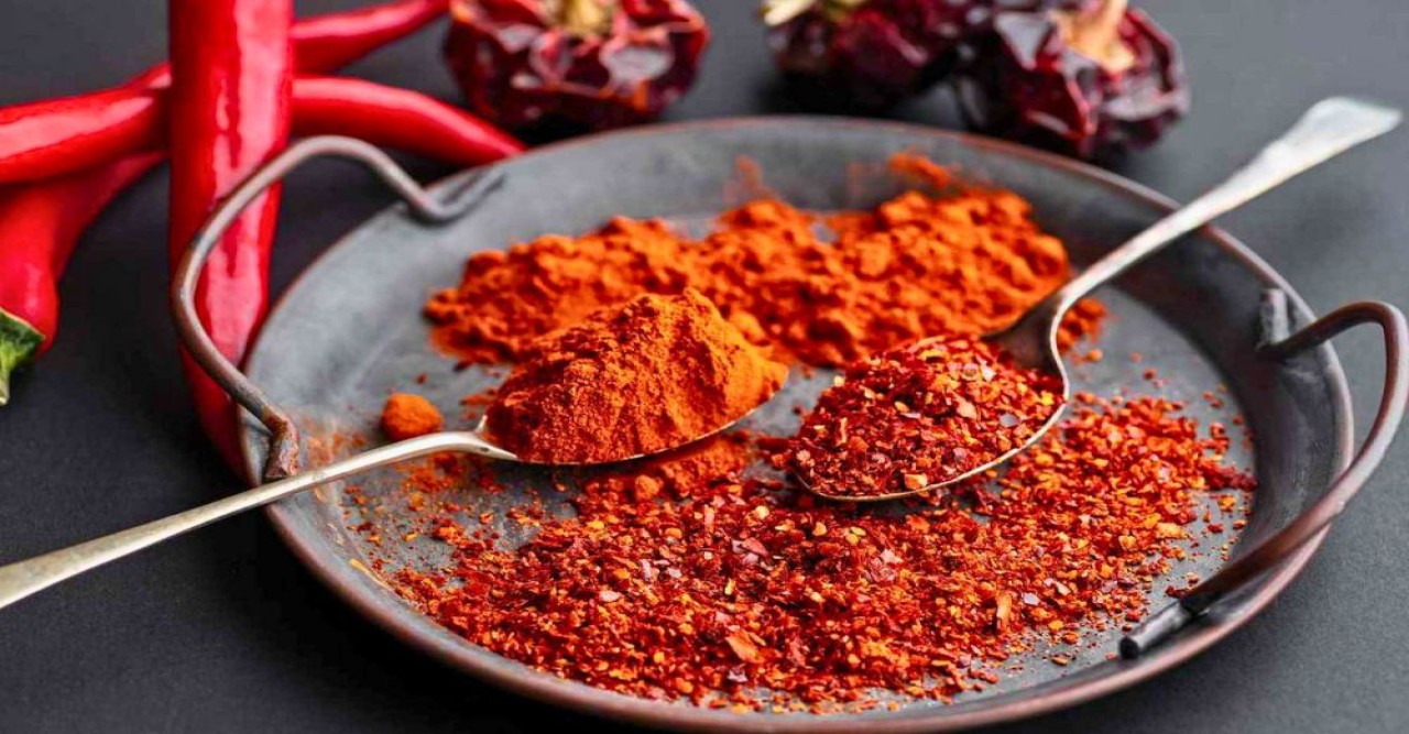 রান্নায় অতিরিক্ত লাল মরিচের গুঁড়া মেশান? বিপদ ডেকে আনছেন না তো