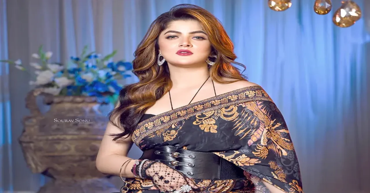 আপত্তিকর স্পর্শ করলেন যুবক, থাপ্পড় মারলেন শ্রাবন্তী