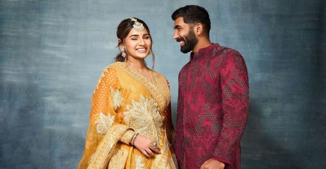 বুমরাহকে বিবাহিত ভেবে এড়িয়ে যেতেন সঞ্জনা