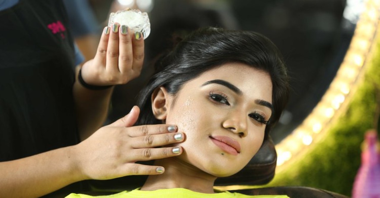 ত্বক থেকে রোদে পোড়া দাগ দূর করার ৫ উপায়