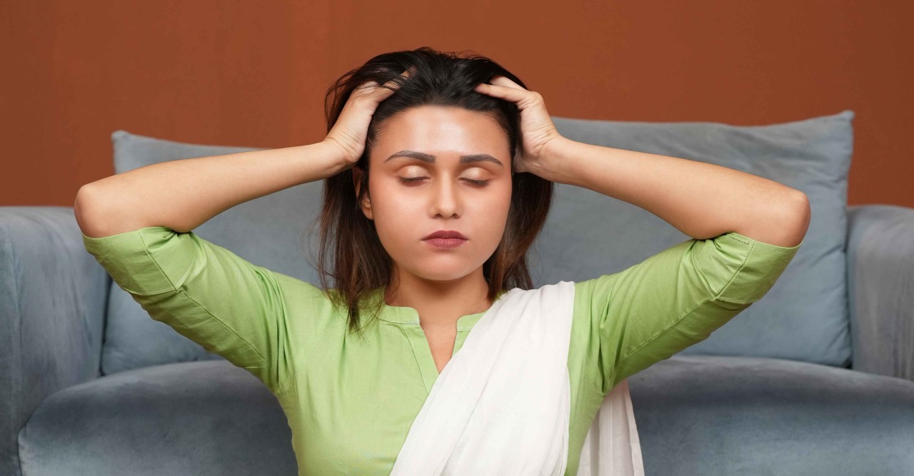 চুলে তেল মাখলে কী করবেন ও কী করবেন না