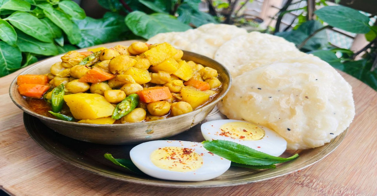 সকালের নাশতায় খান কাবলি ছোলার ঘুগনি