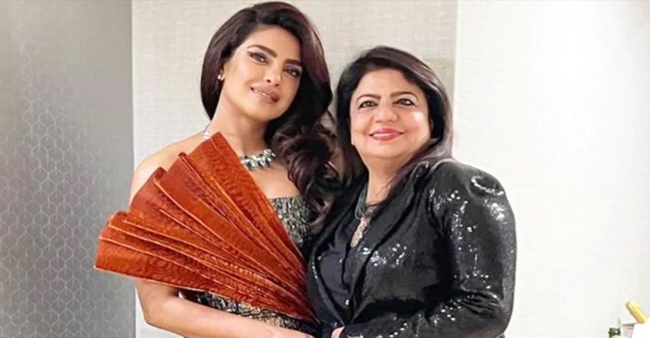 লাস্যময়ী প্রিয়াংকাকে বকুনি মায়ের