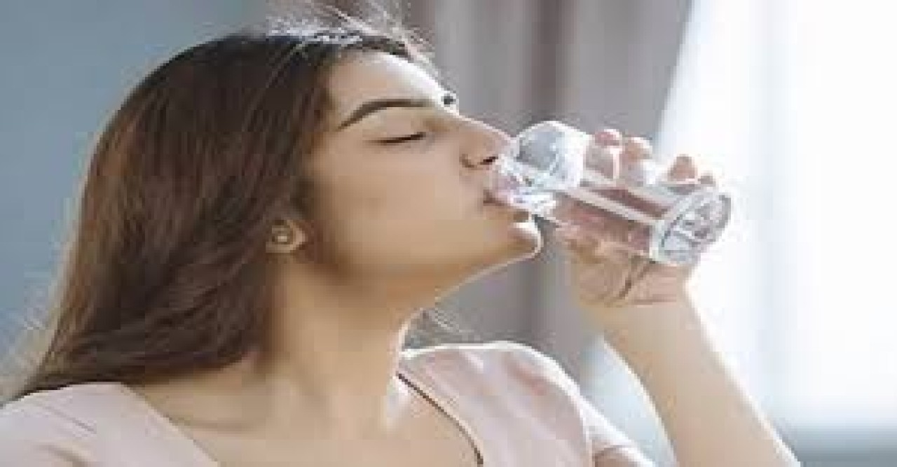 পানি পানেই বাড়তে পারে ত্বকের উজ্জ্বলতা