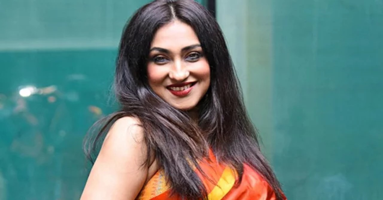বাংলাদেশের খবরে চটেছেন ঋতুপর্ণা