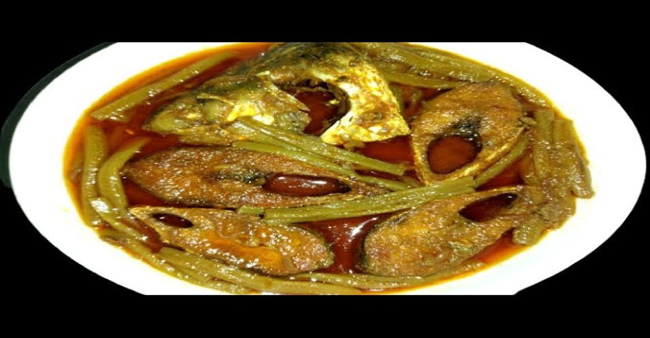 লাল শাপলায় শর্ষে ইলিশ