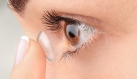 কন্টাক্ট লেন্স ব্যবহারে যে ভুলগুলো এড়ানো জরুরি