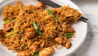 অল্প উপকরণে তৈরি করুন চাইনিজ স্টাইল চিকেন চাওমিন, রইল রেসিপি